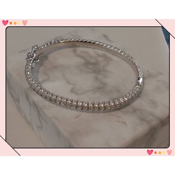 Stunning 18KWGP Genuine Pave Diamond Simulant Bangle Bracelet - Picture 1 of 5